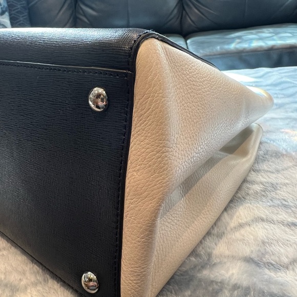 Fendi Vitello (Regular) Medium 2Jours Tote - Picture 6 of 16